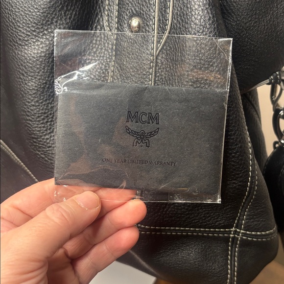 MCM- AUTHENTIC PEBBLED LEATHER EXTRA LARGE HANDBAG - Picture 5 of 15